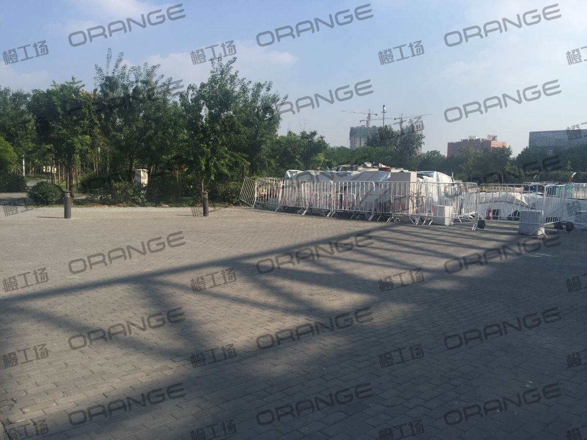 北京颐堤港-室外东侧蓝蛙门前2