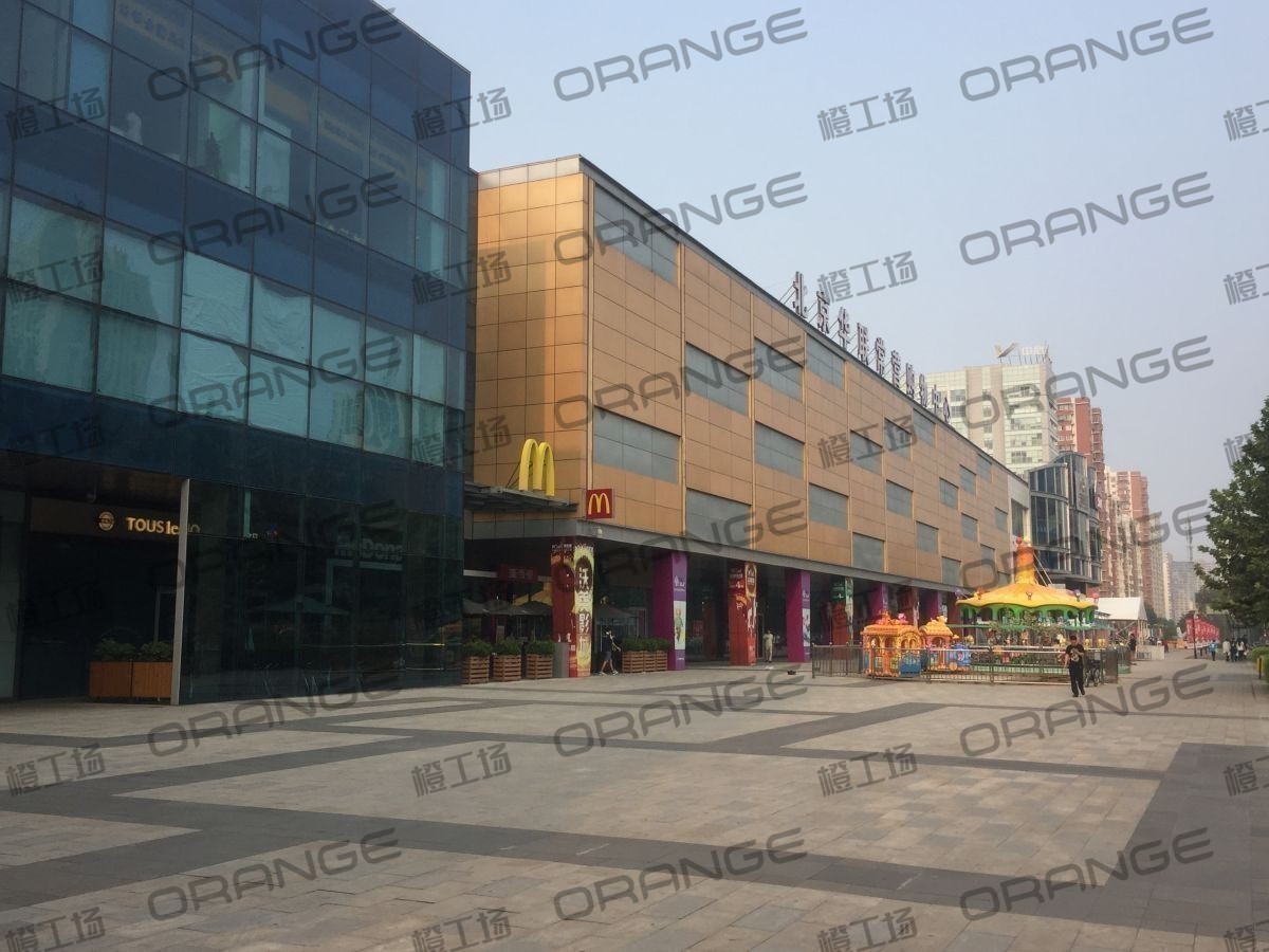 北京常营华联-室外南侧广场西部门前1