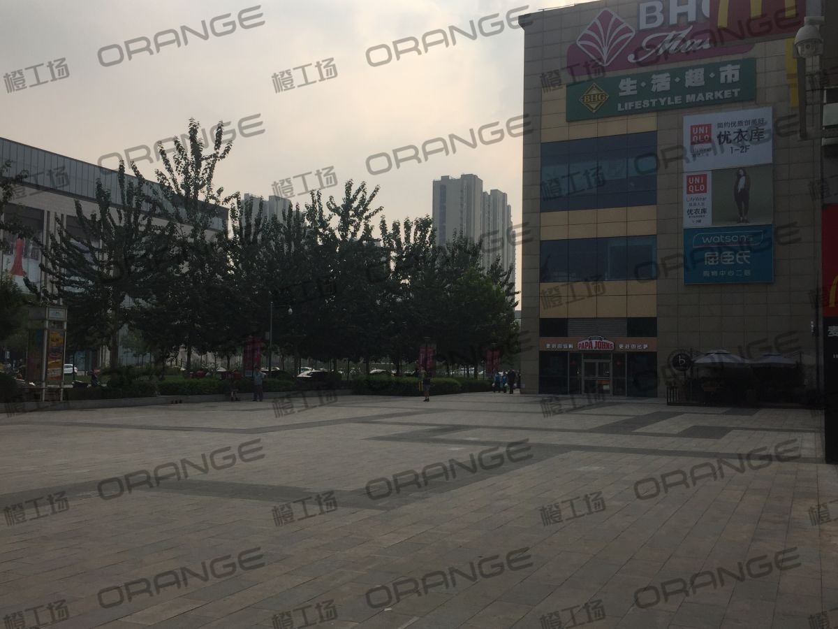 北京常营华联-室外南侧广场西部门前2