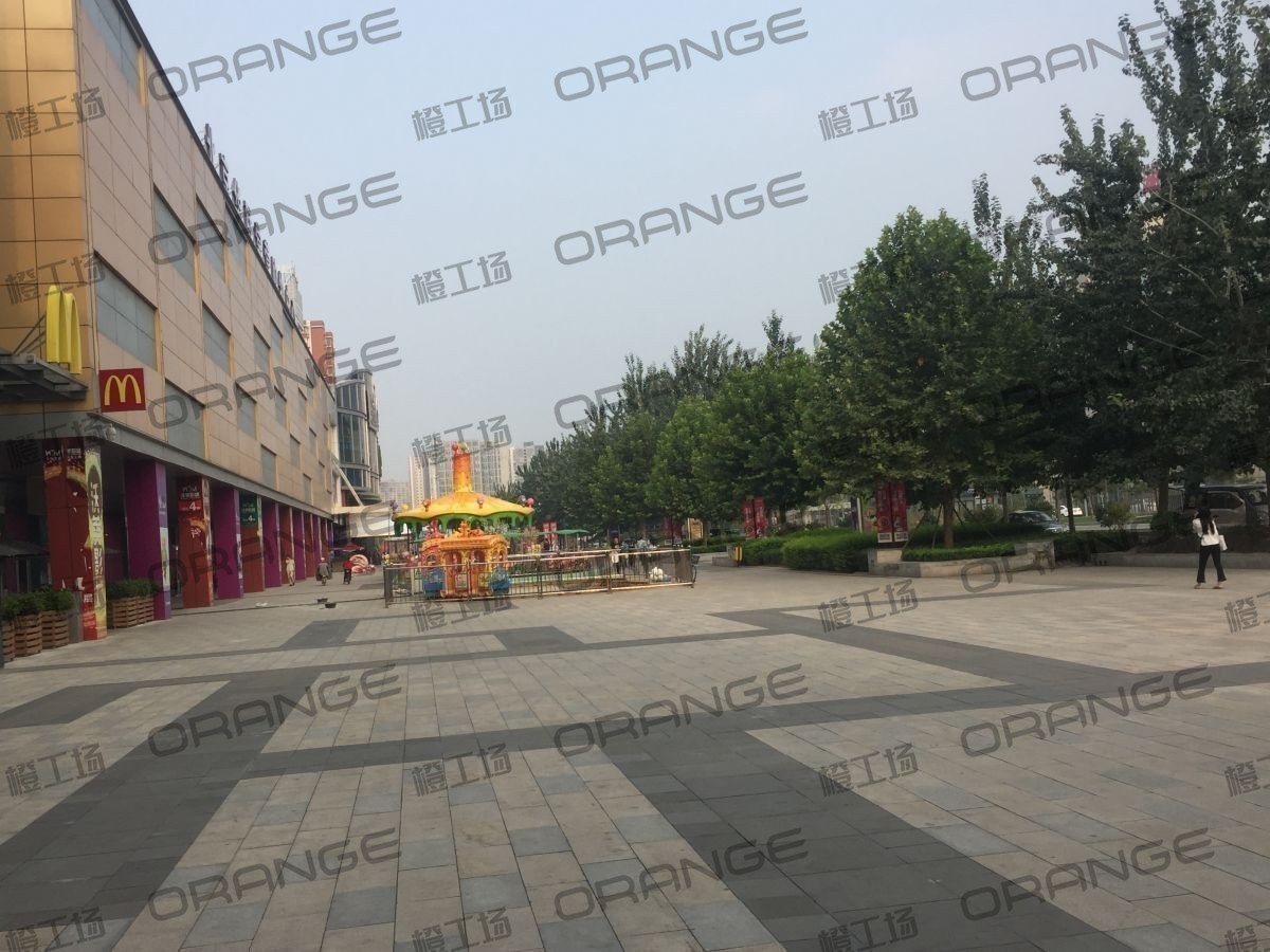 北京常营华联-室外南侧广场西部门前4