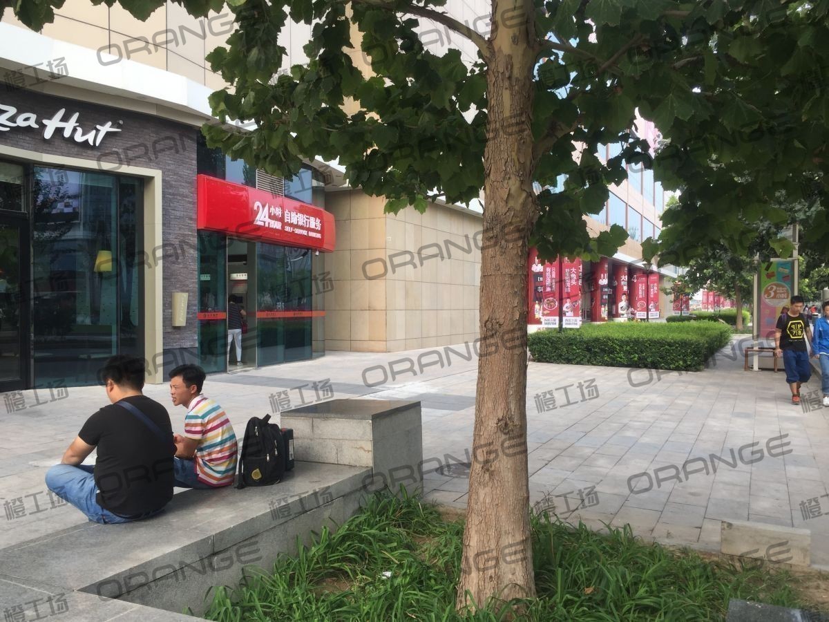 北京常营华联-室外西南侧必胜客门前（2块）3