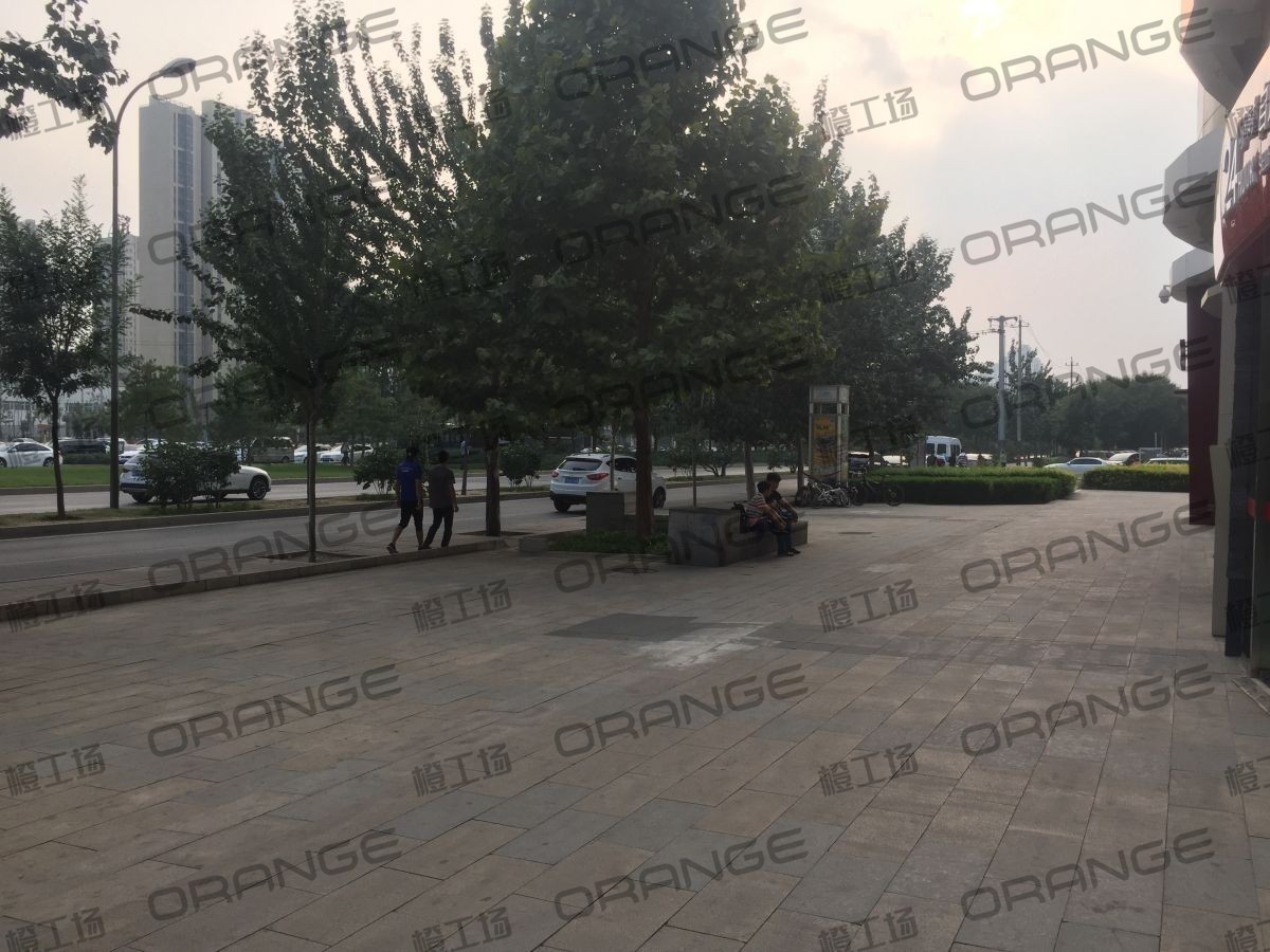 北京常营华联-室外西南侧必胜客门前（2块）2