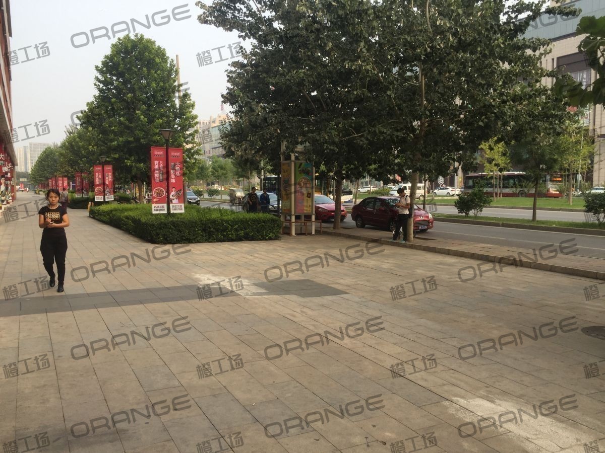 北京常营华联-室外西南侧必胜客门前（2块）4