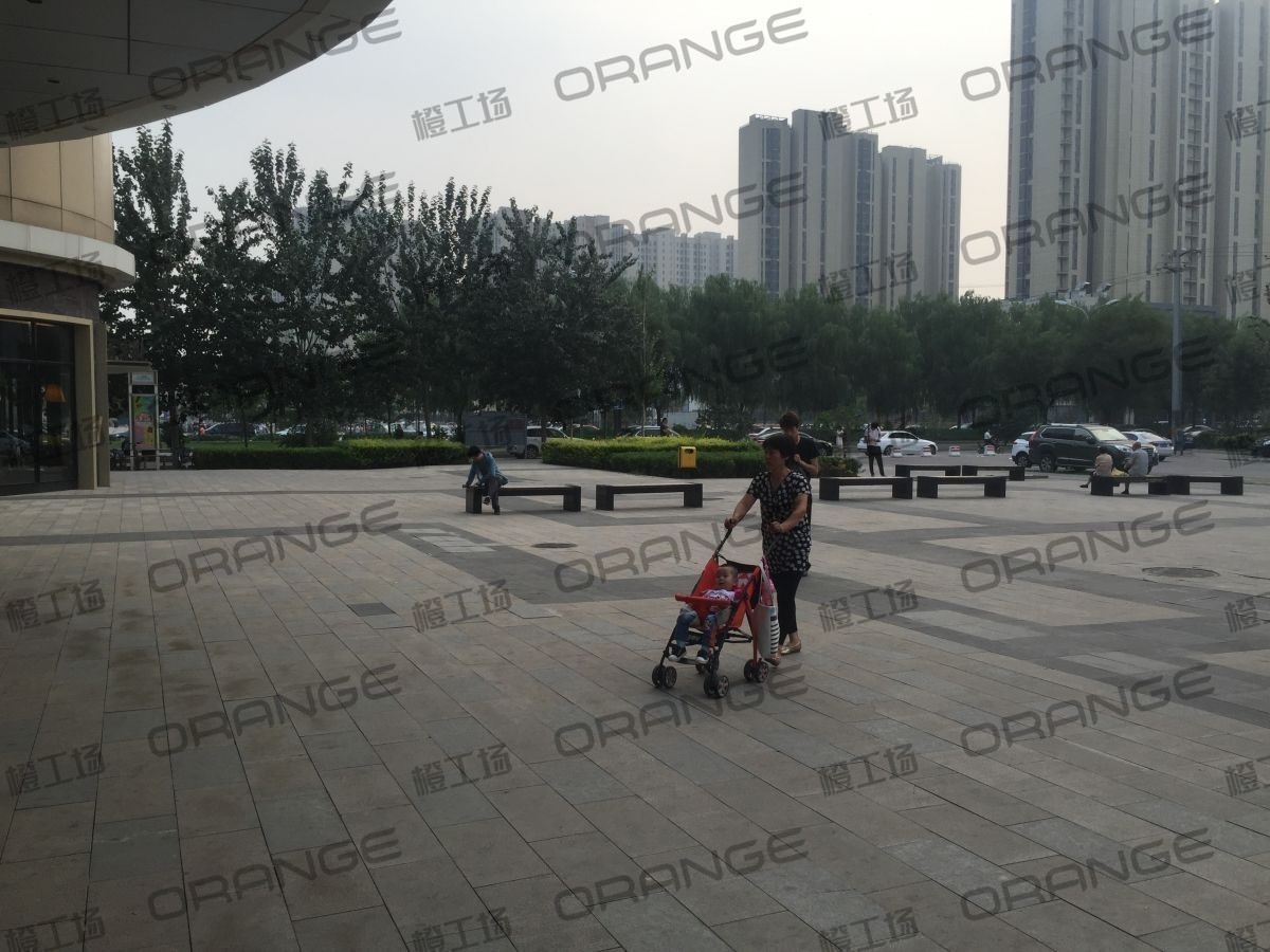 北京常营华联-室外西侧pizza hut门前（有长椅）2