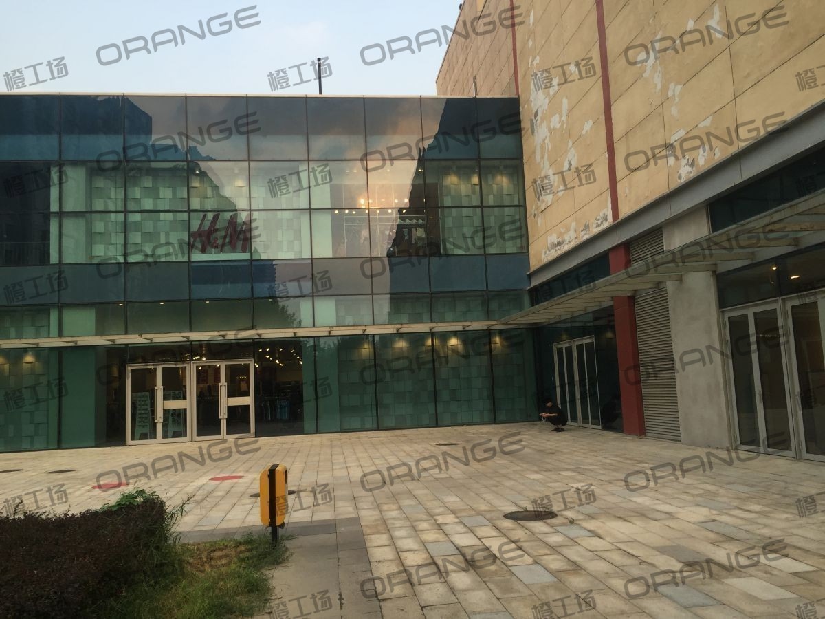 北京常营华联-室外北侧H M门前2