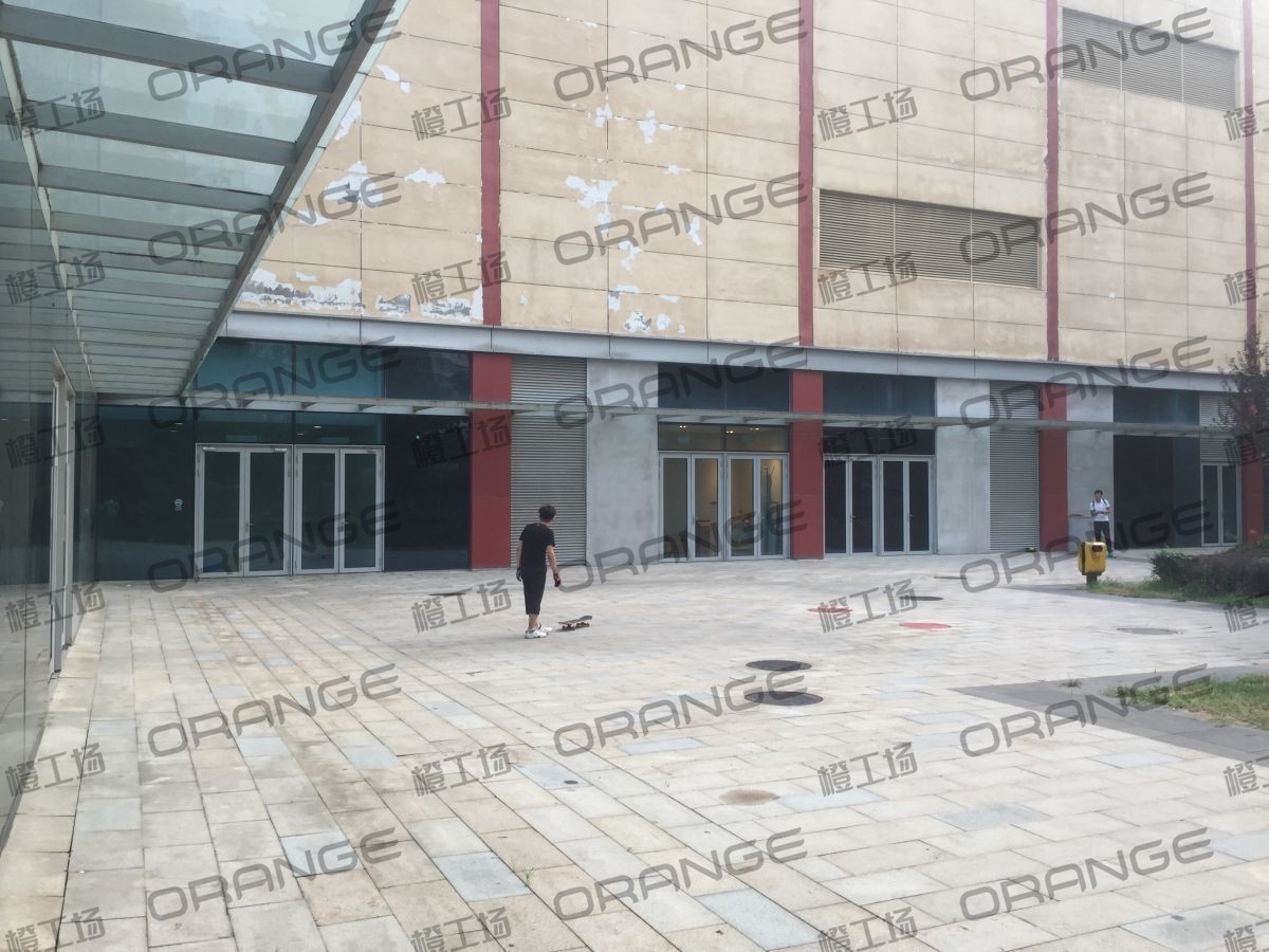 北京常营华联-室外北侧H M门前1