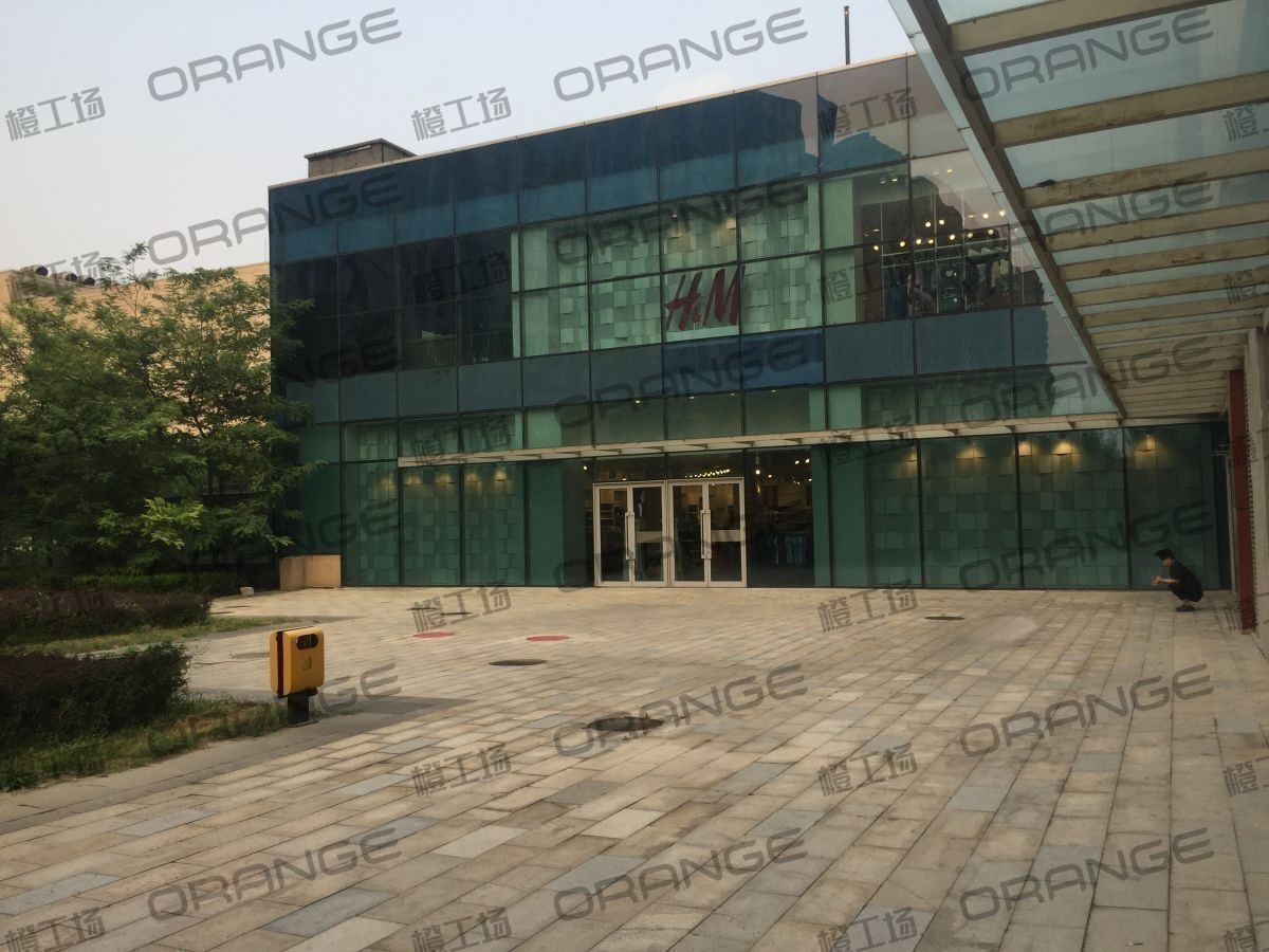 北京常营华联-室外北侧H M门前4