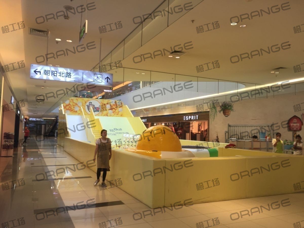 北京常营华联-室内二层西区环廊boradcast播门前1