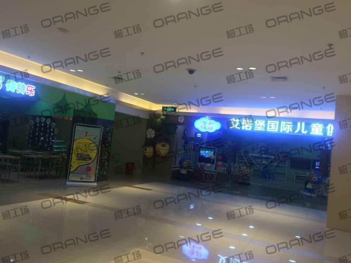 北京常营华联-室内三楼北侧艾诺堡国际俱乐部门前4