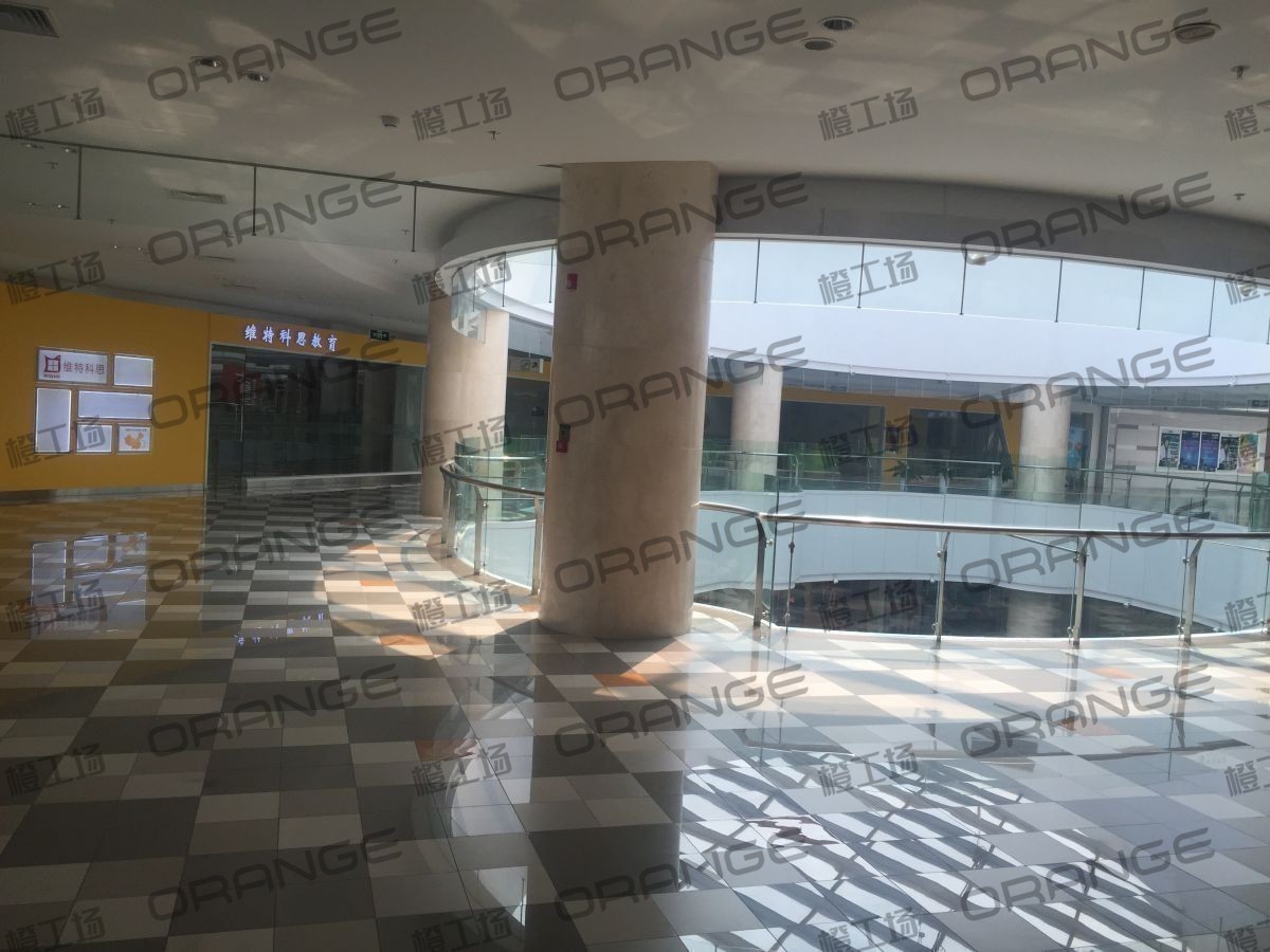 北京常营华联-室内三楼西侧中庭环廊东北侧井格门前3