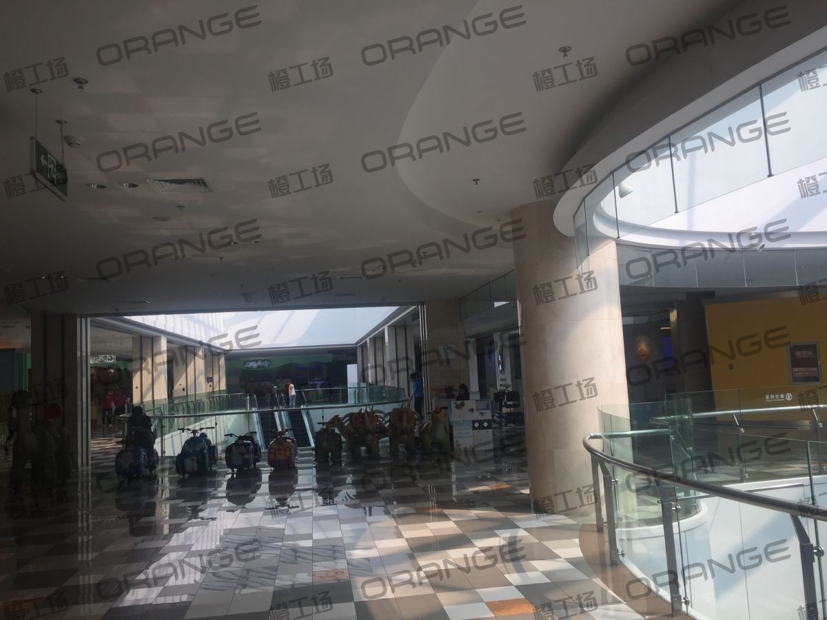 北京常营华联-室内三楼西侧中庭环廊东北侧井格门前4