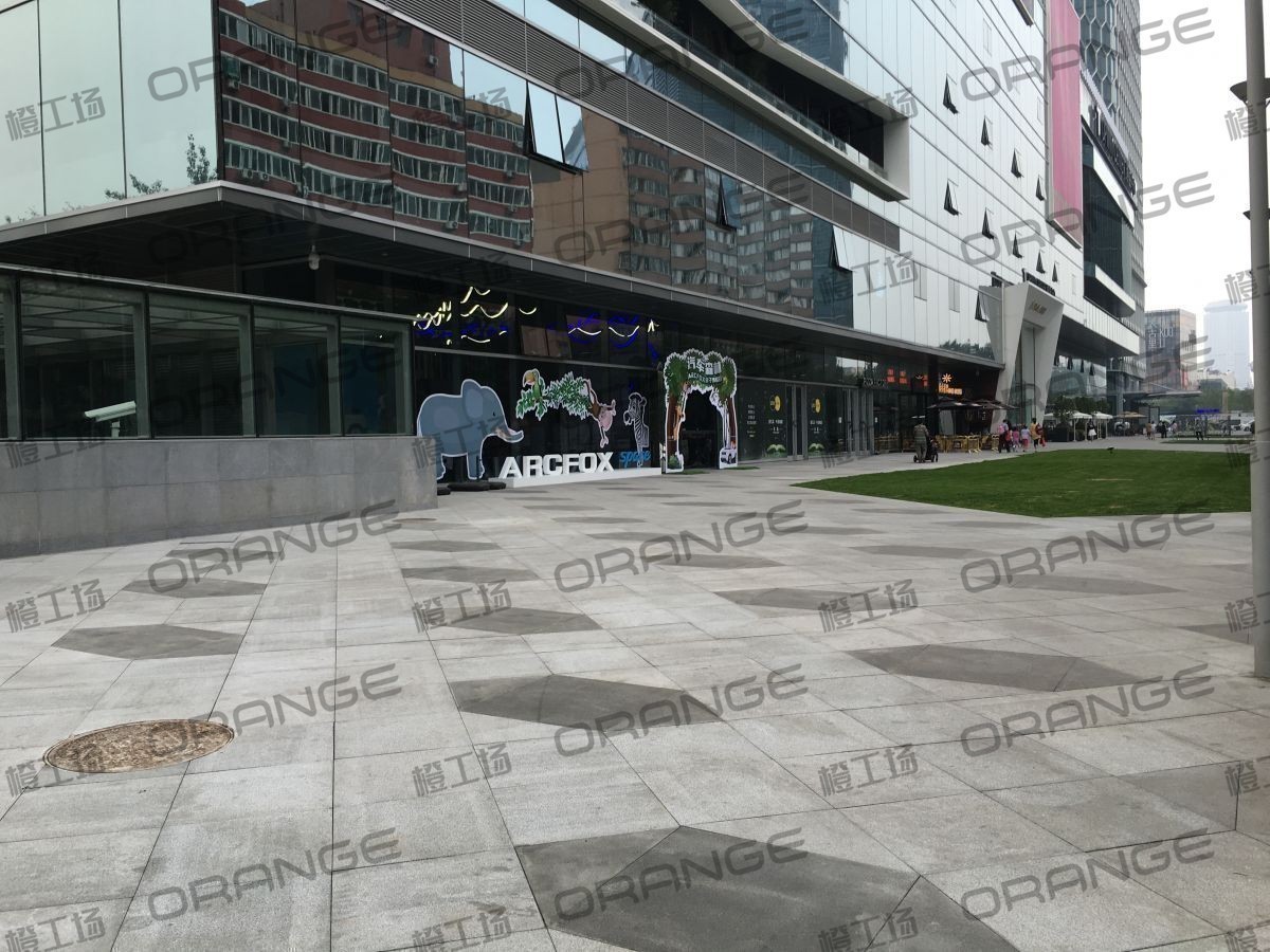 北京通盈中心-室外东侧北汽体验店门前1