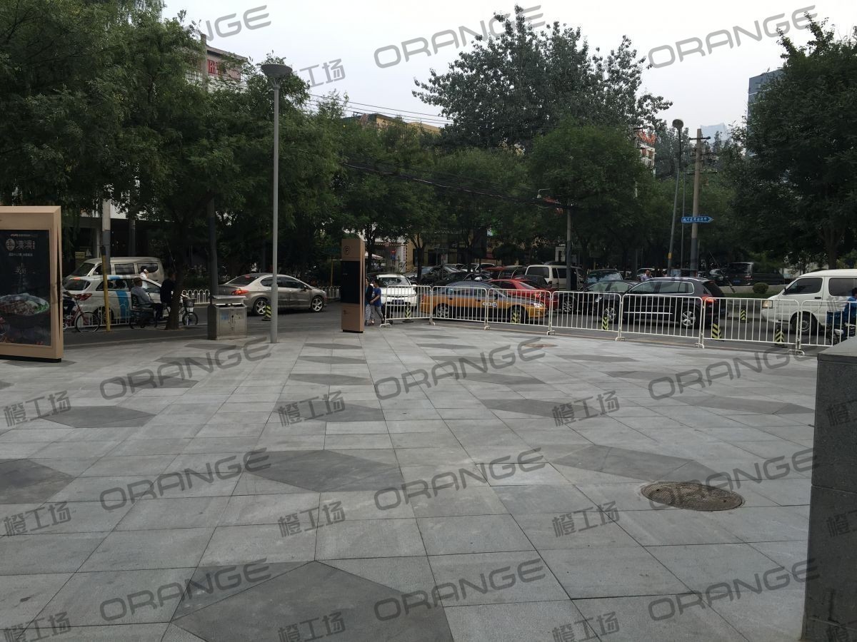 北京通盈中心-室外东侧北汽体验店门前4