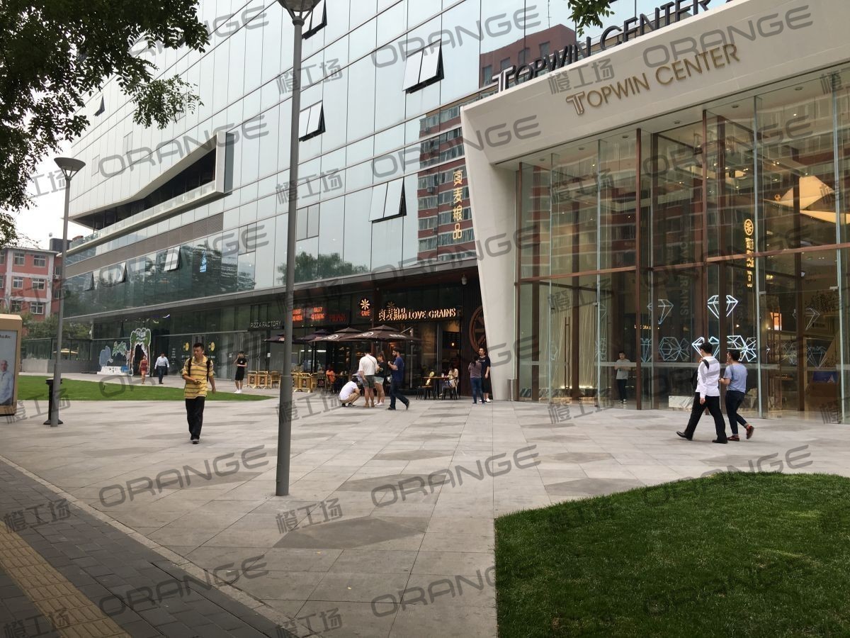 北京通盈中心-室外东门门前2