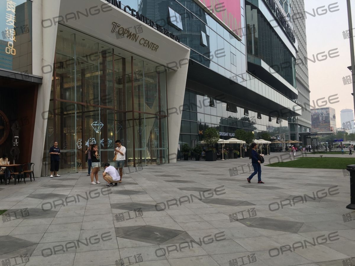 北京通盈中心-室外东门门前1