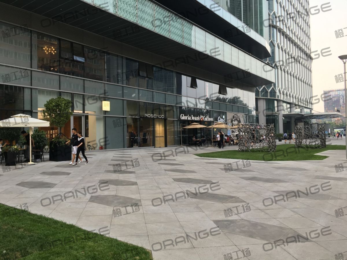 北京通盈中心-室外东侧牛角村门前1