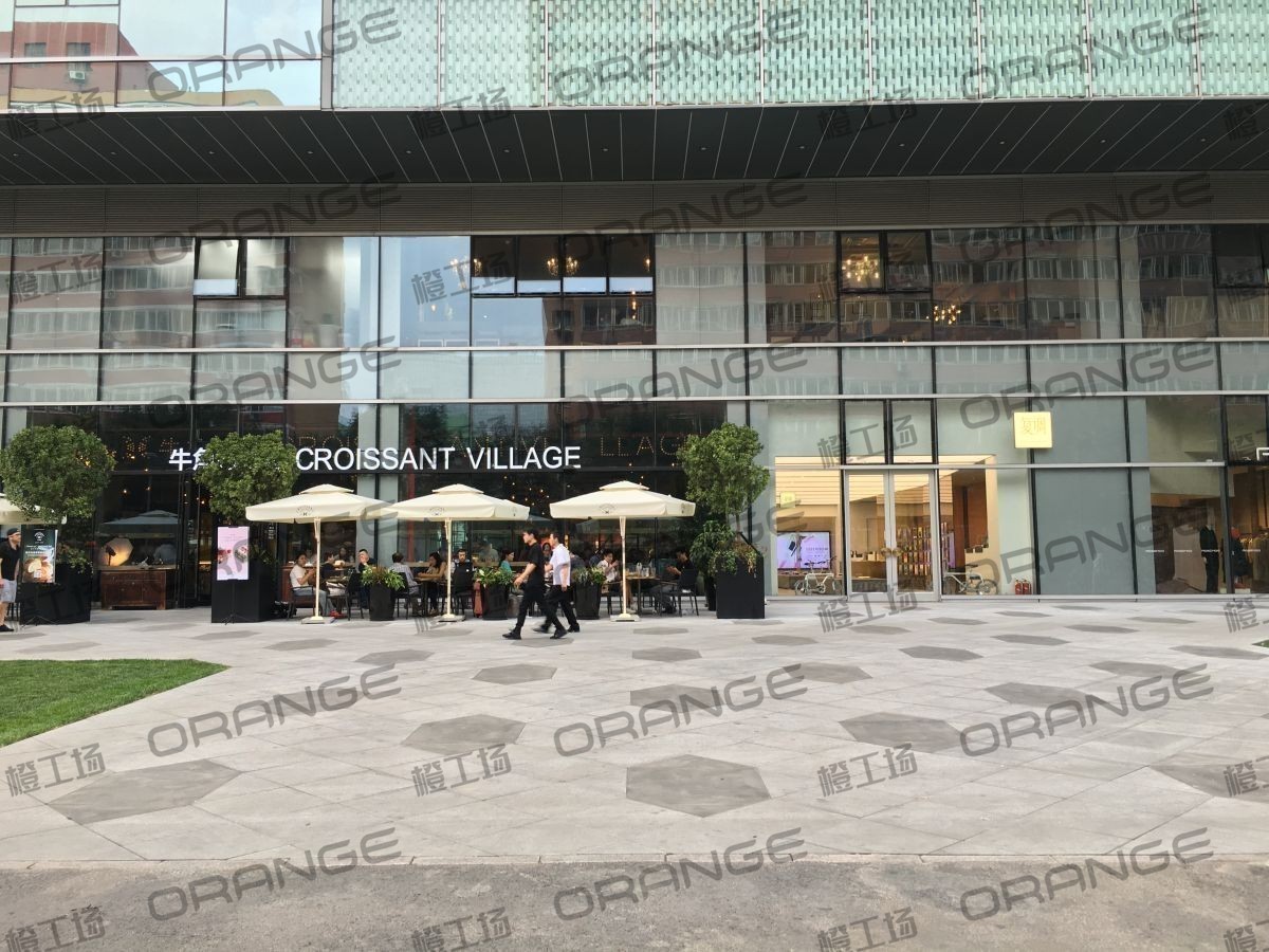 北京通盈中心-室外东侧牛角村门前3