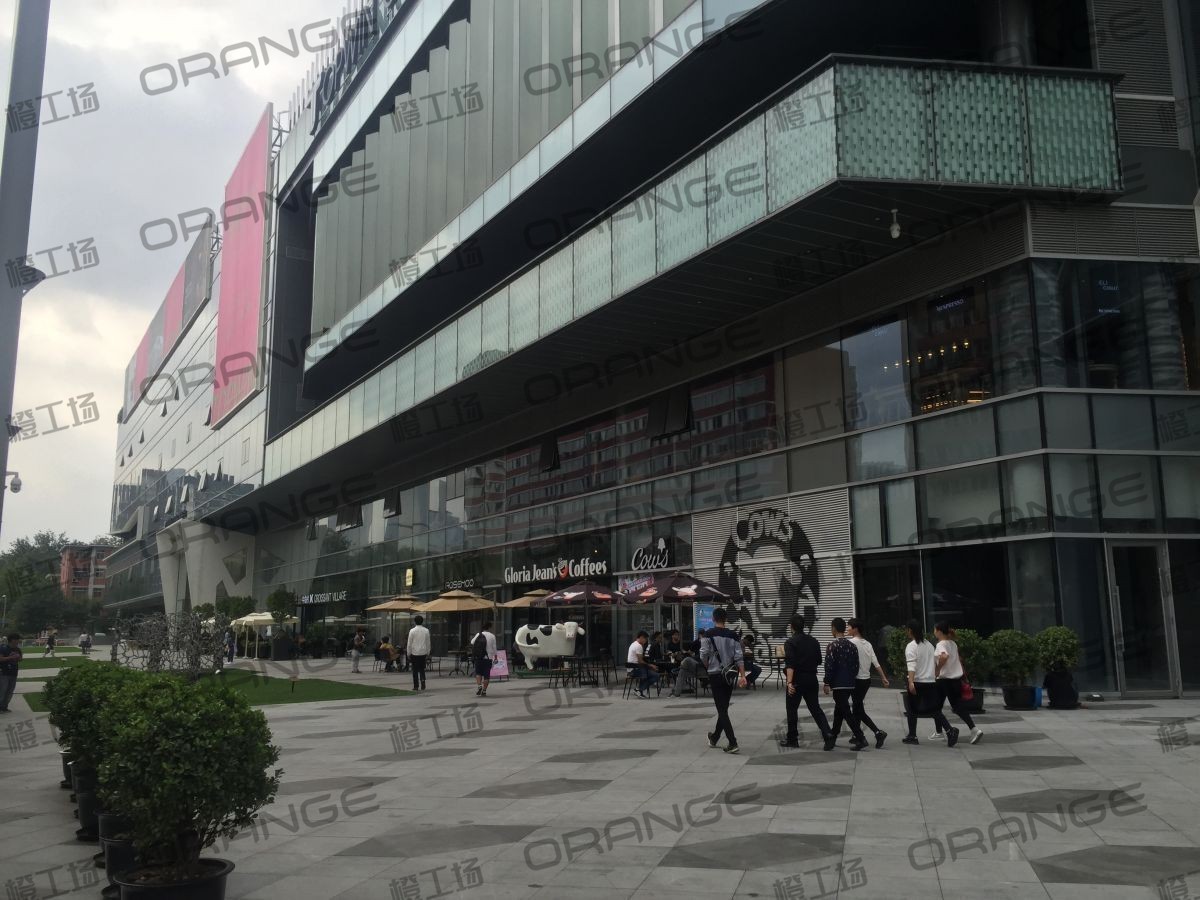 北京通盈中心-室外东侧glmria jeans门前1