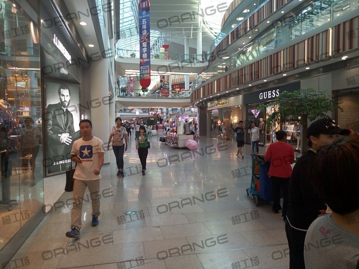 北京荟聚购物中心-室内一楼东北门内南过道32
