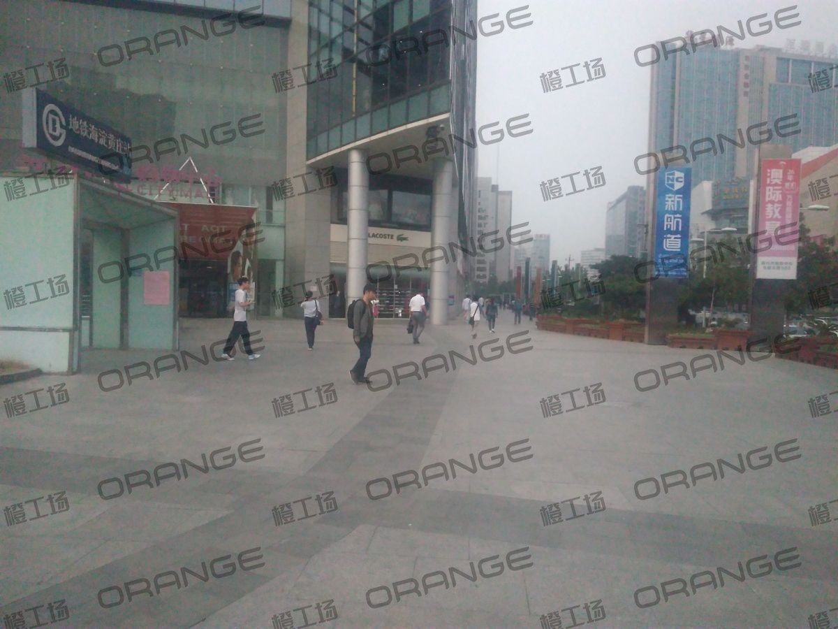 北京新中关购物中心-室外东侧地铁口北2