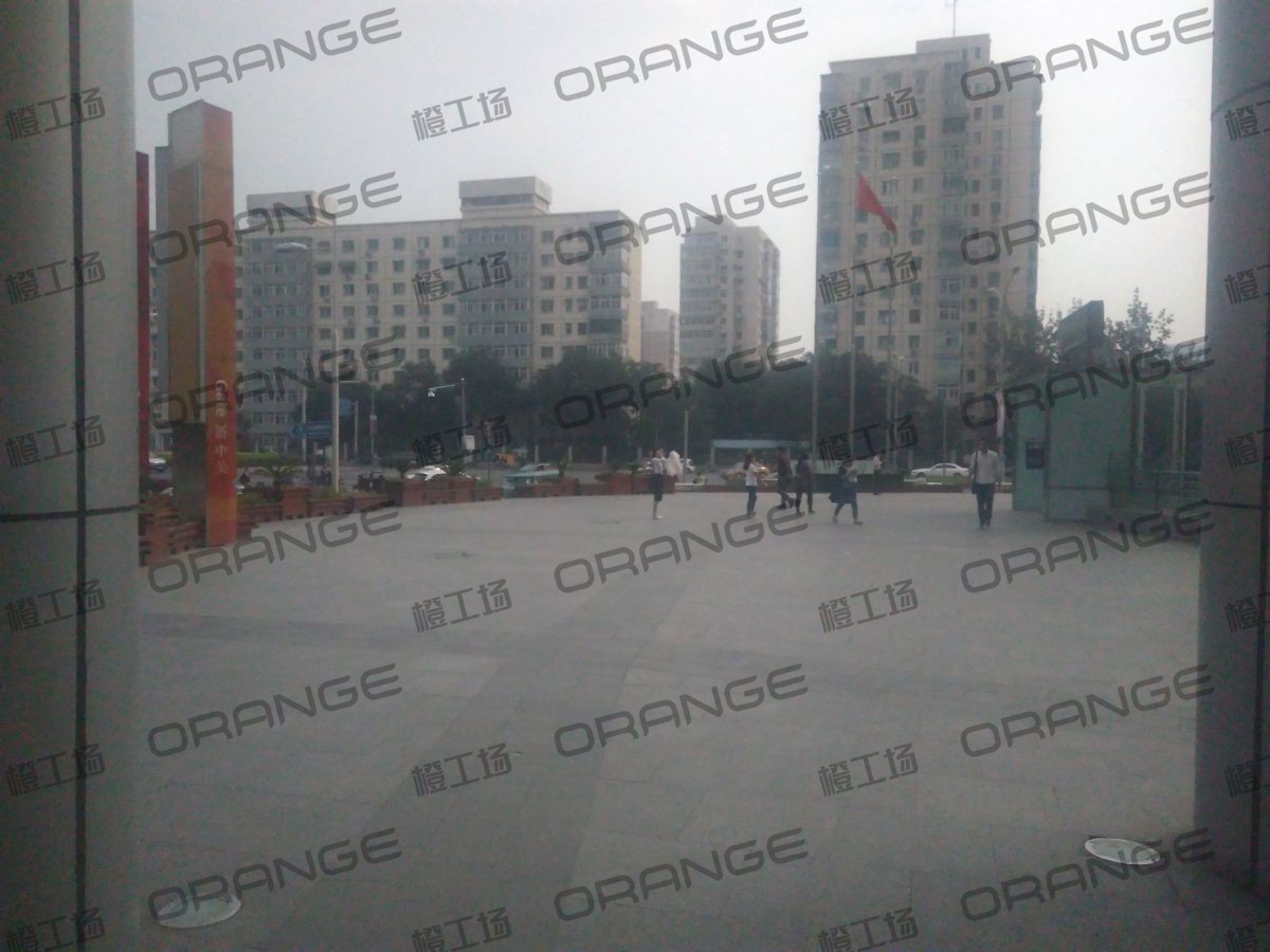 北京新中关购物中心-室外东侧地铁口北4