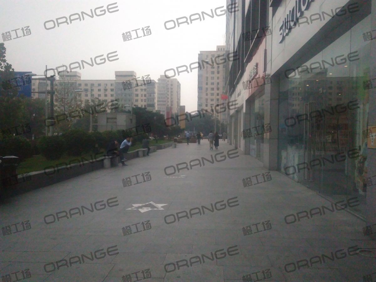 北京新中关购物中心-室外北门北侧过道11