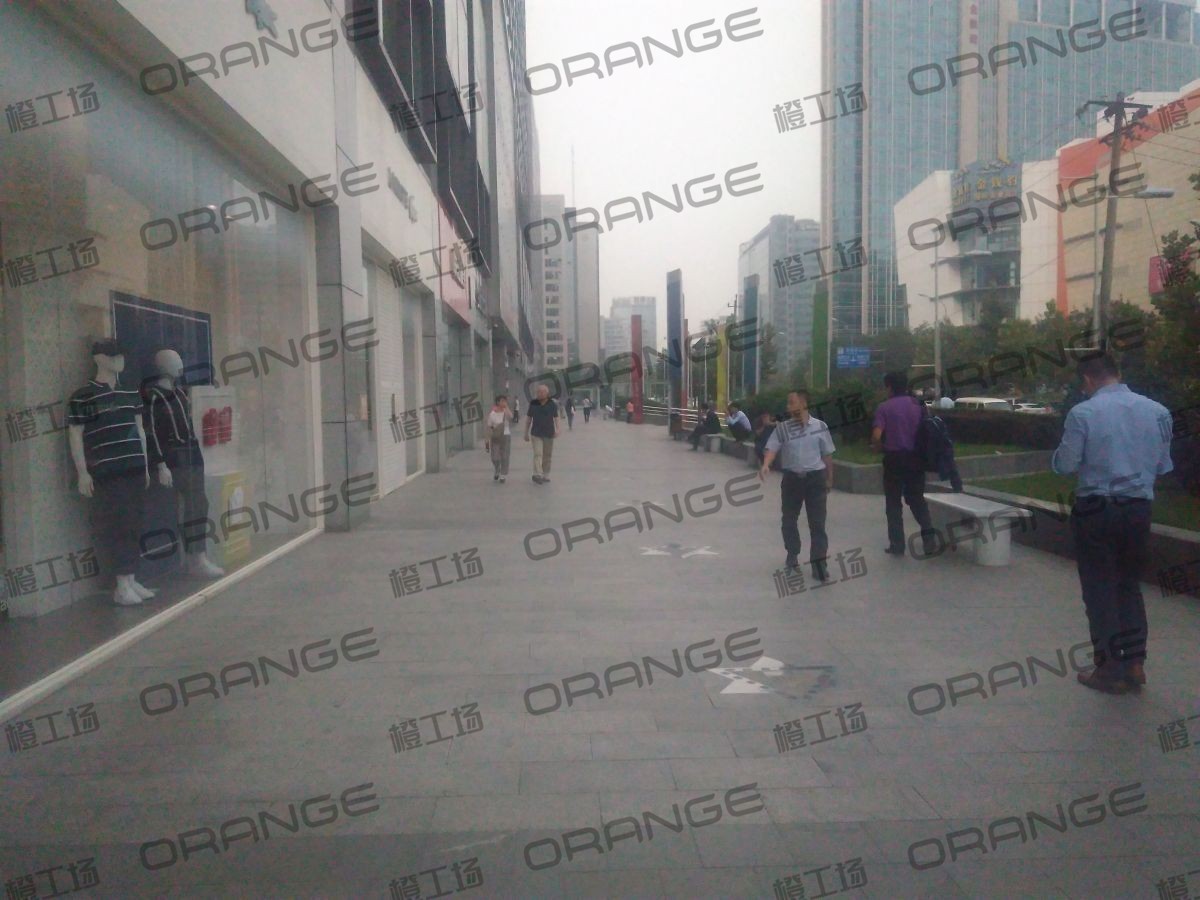 北京新中关购物中心-室外北门北侧过道12