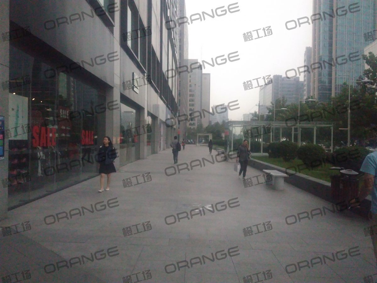 北京新中关购物中心-室外北门北侧过道22