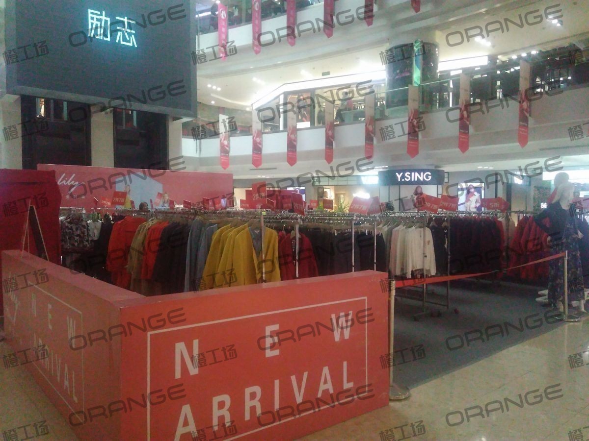 北京新中关购物中心-室内二楼北侧中厅3