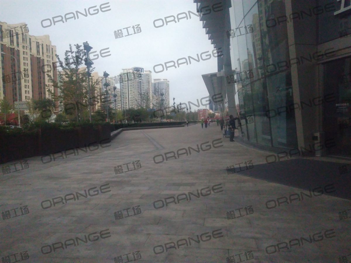 北京五彩城购物中心-室外东区西北门北侧过道2