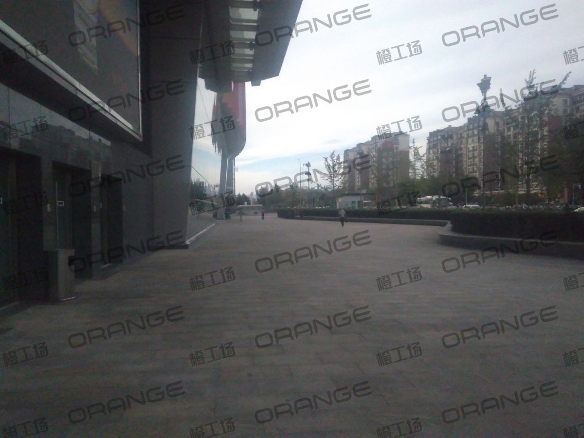北京五彩城购物中心-室外东区西北门北侧过道4