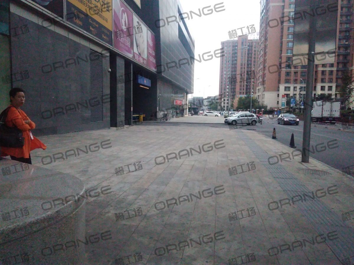 北京五彩城购物中心-室外东区西侧过道24