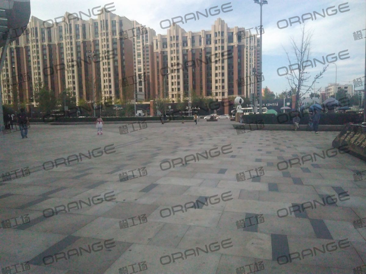 北京五彩城购物中心-室外东区东北门东侧过道1