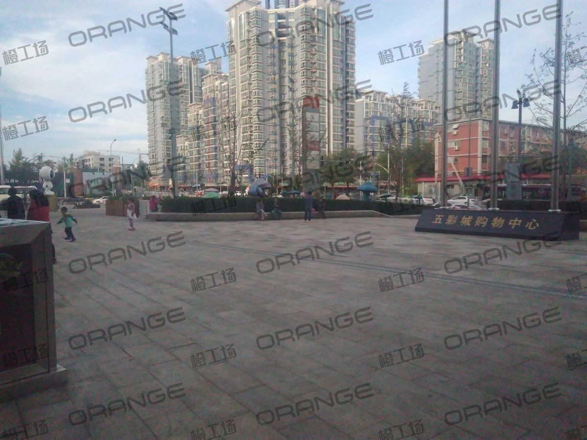 北京五彩城购物中心-室外东区东北门东侧过道2