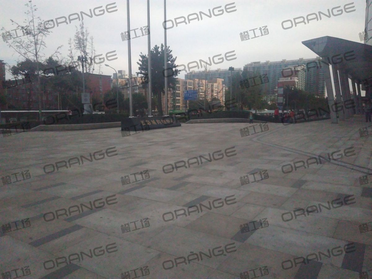 北京五彩城购物中心-室外东区东北门东侧过道3