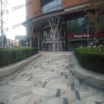 北京五彩城购物中心-室外东区东北门北侧过道219
