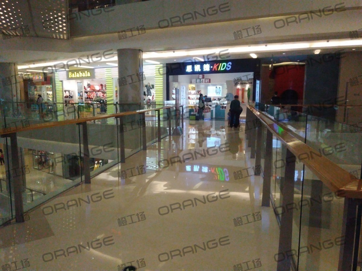 北京五彩城购物中心-室内东区四楼东侧过道3