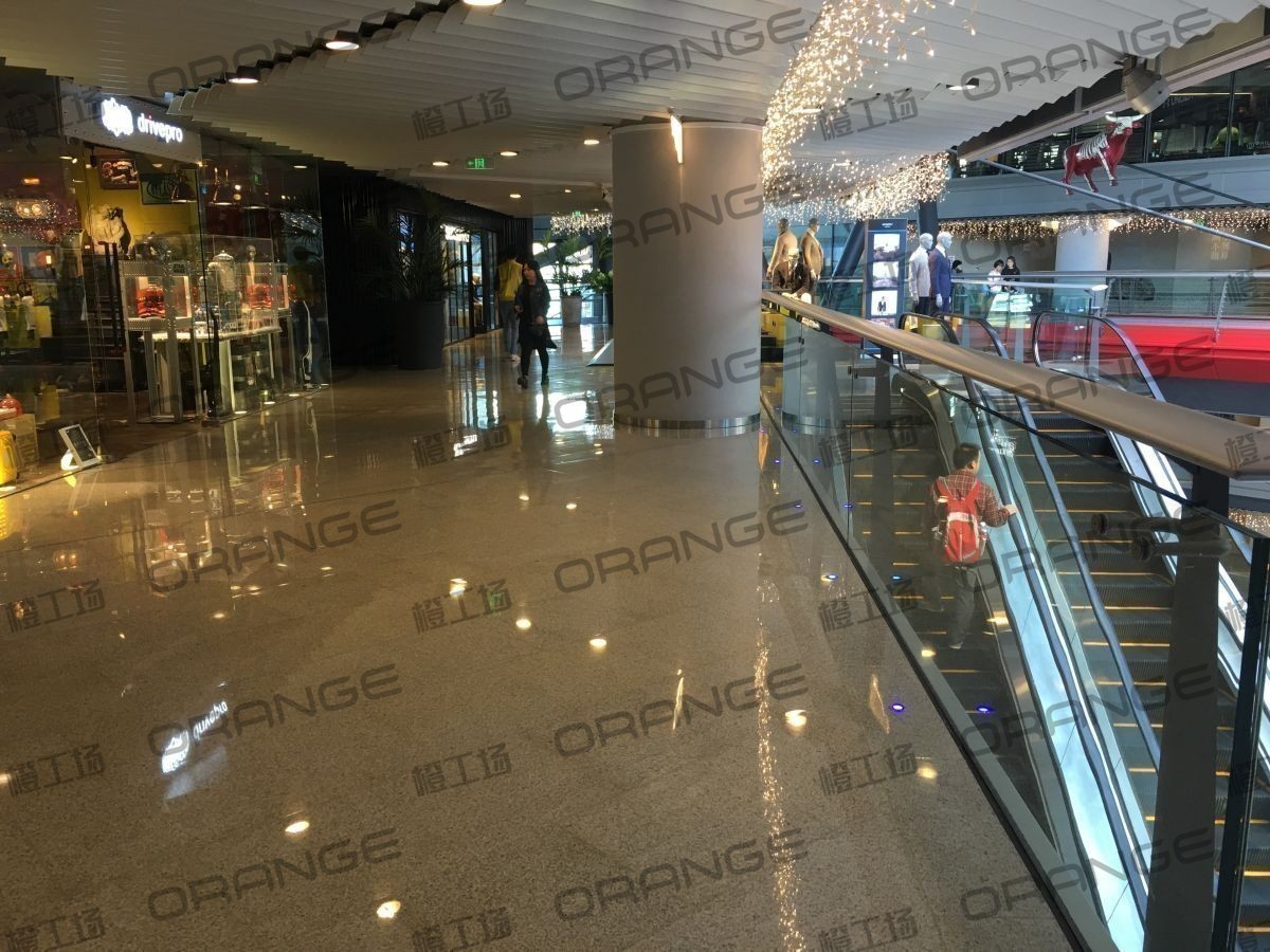 北京侨福芳草地购物中心-室内二楼长廊西侧扶梯西1