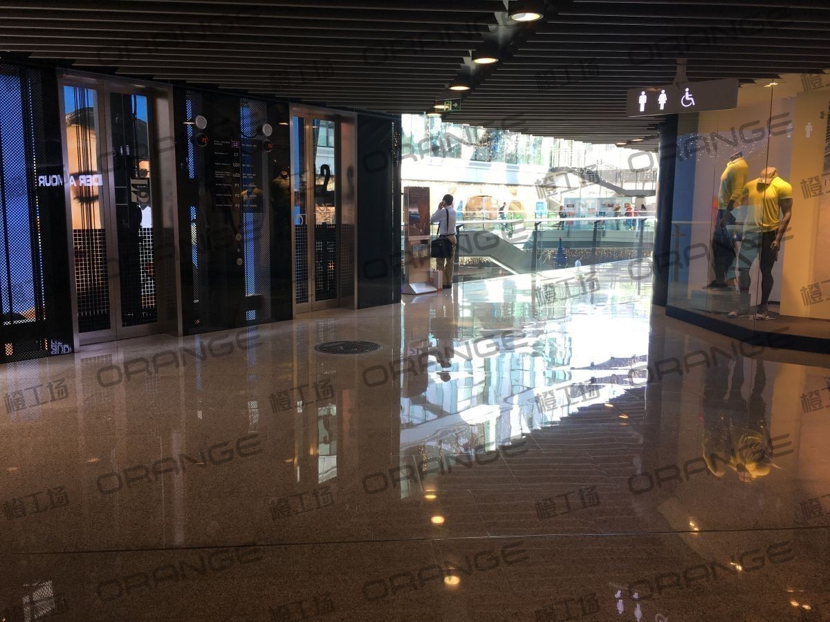 北京侨福芳草地购物中心-室内二楼西侧直梯前2