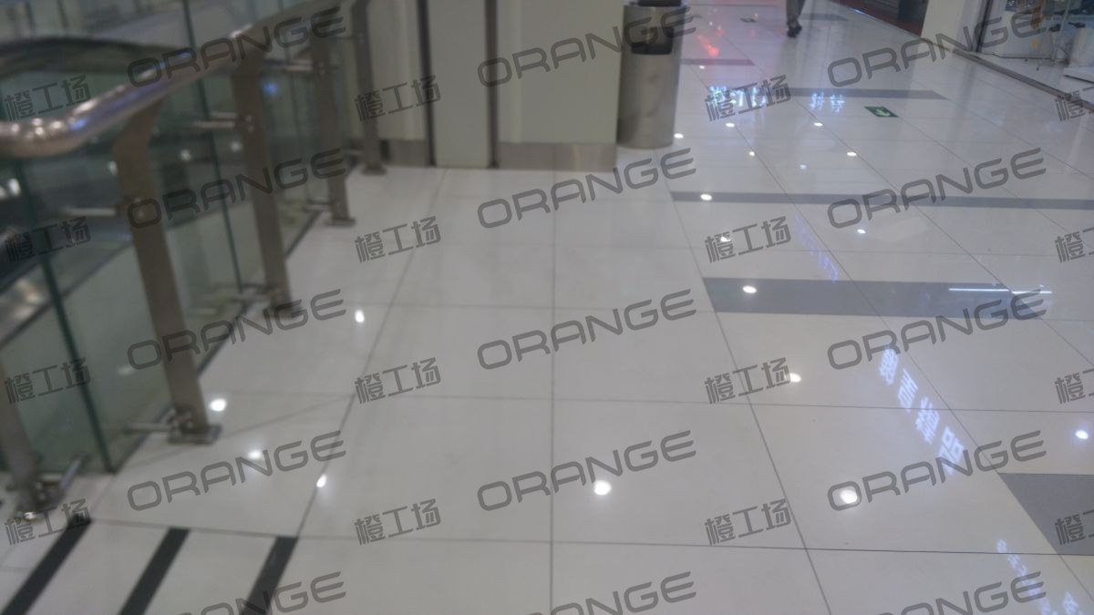 北京太阳宫凯德Mall-室内B2东侧扶梯口两旁(两块）1