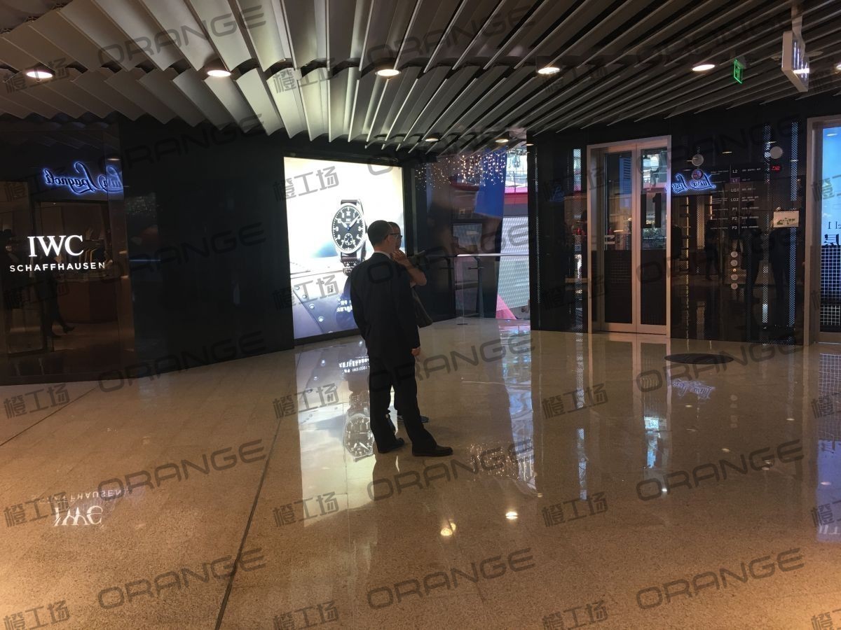 北京侨福芳草地购物中心-室内一楼西侧直梯前2