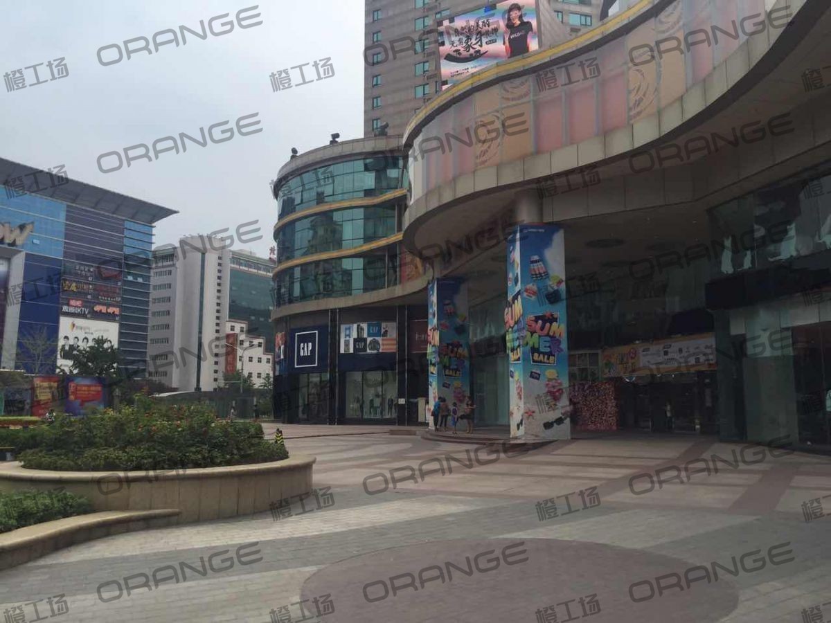 北京崇文门新世界购物中心-室外二期东门gap门前2