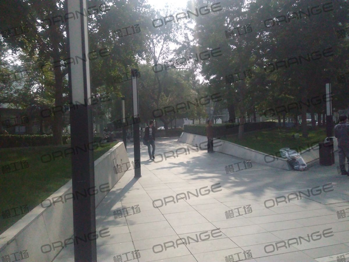 北京来福士广场-室外东北广场南侧走廊1