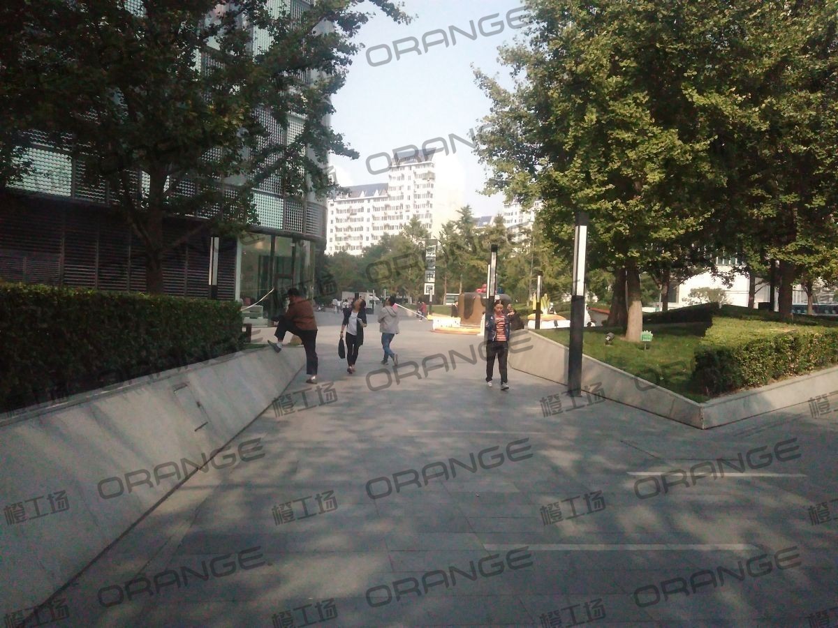 北京来福士广场-室外东北广场南侧走廊3