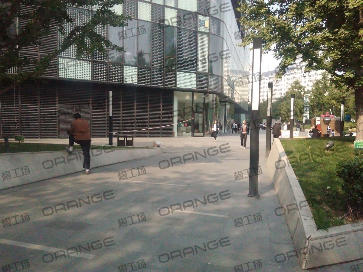 北京来福士广场-室外东北广场南侧走廊4