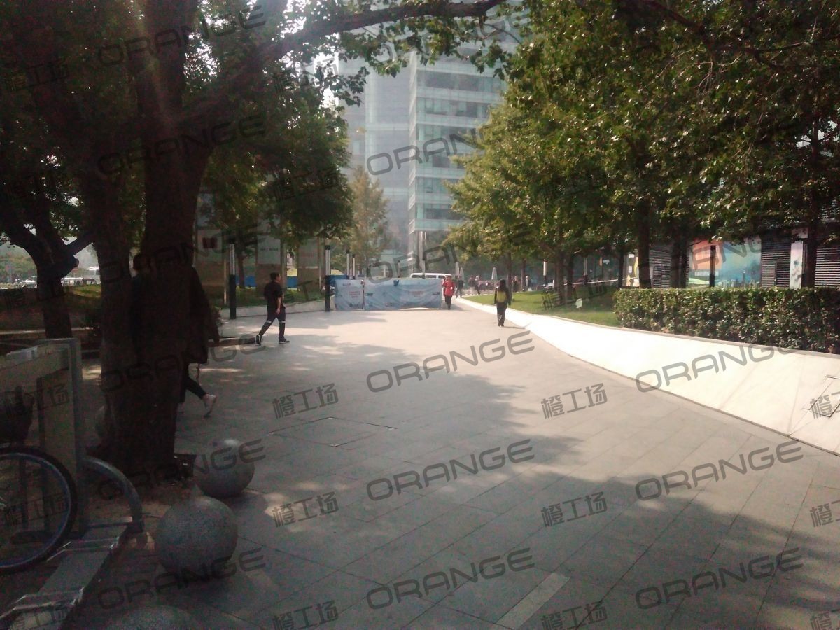 北京来福士广场-室外东侧外围走廊3