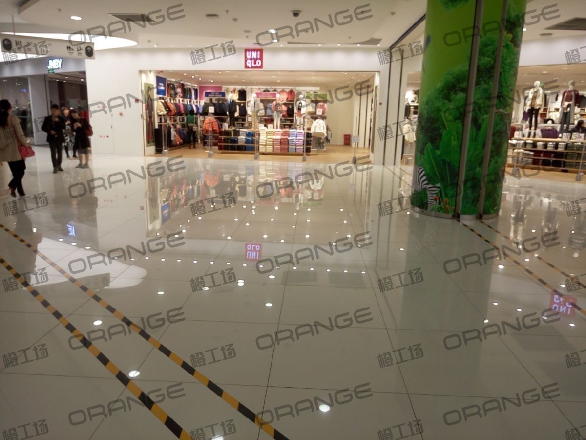 北京凯德mall大峡谷-室内二楼南侧优衣库门前一3