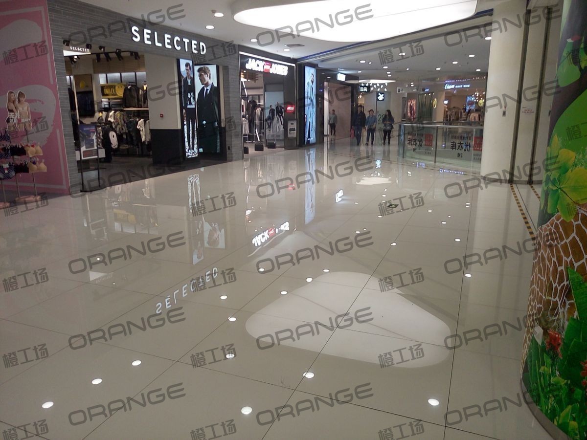 北京凯德mall大峡谷-室内二楼东侧selected门前1