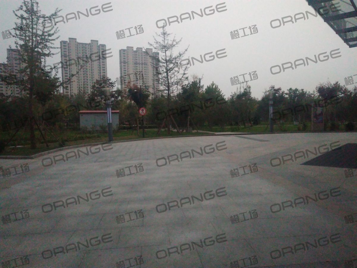 北京银座和谐广场购物中心-室外东南门东南侧过道1