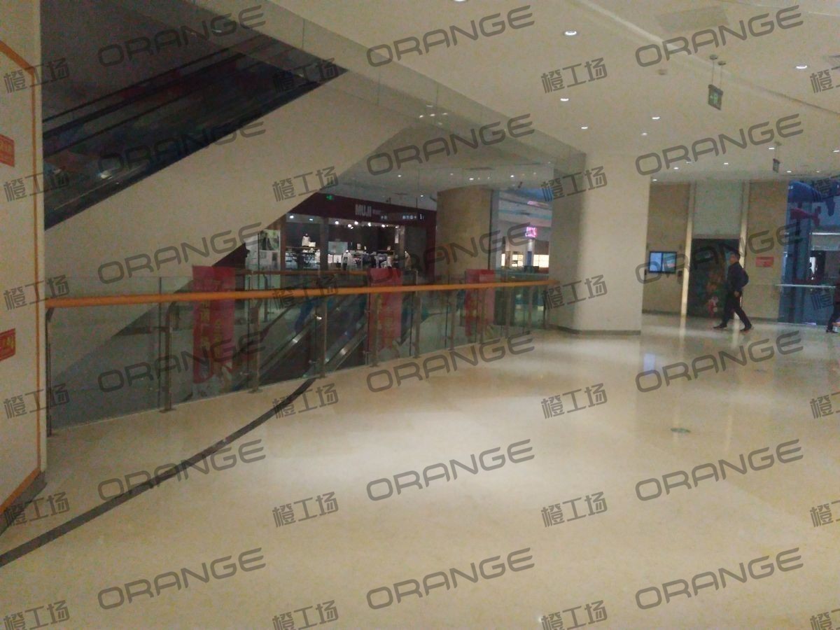 北京银座和谐广场购物中心-室内一楼东扶梯北过道2